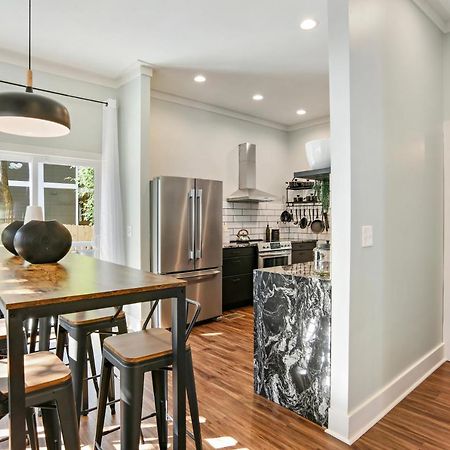 Sun Lit Modern Home With Good Vibes And Lots Of Coffee - Designedbydom Atlanta Ngoại thất bức ảnh