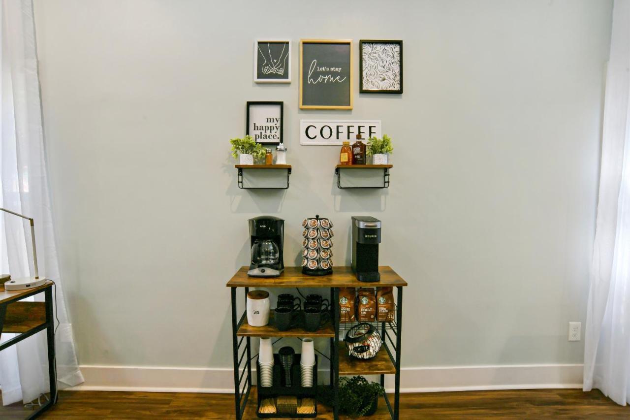 Sun Lit Modern Home With Good Vibes And Lots Of Coffee - Designedbydom Atlanta Ngoại thất bức ảnh