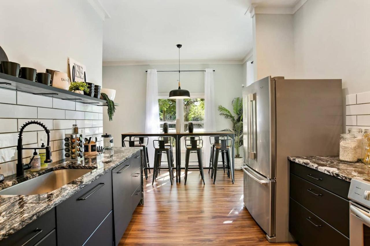 Sun Lit Modern Home With Good Vibes And Lots Of Coffee - Designedbydom Atlanta Ngoại thất bức ảnh
