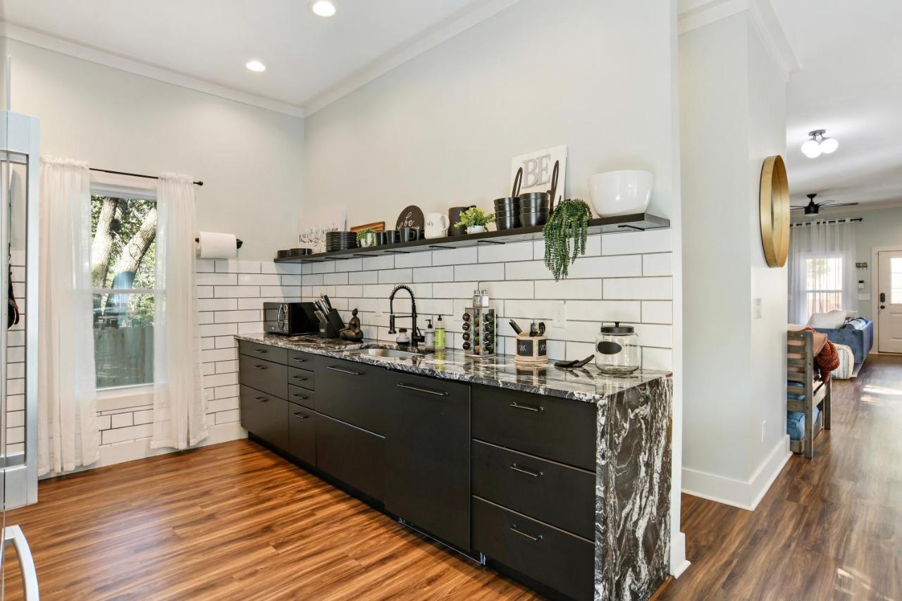Sun Lit Modern Home With Good Vibes And Lots Of Coffee - Designedbydom Atlanta Ngoại thất bức ảnh